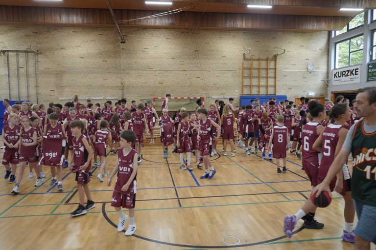 Open Gym in der vollen Halle