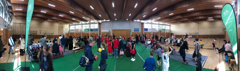 Panorama der Halle beim Minifestival 2019